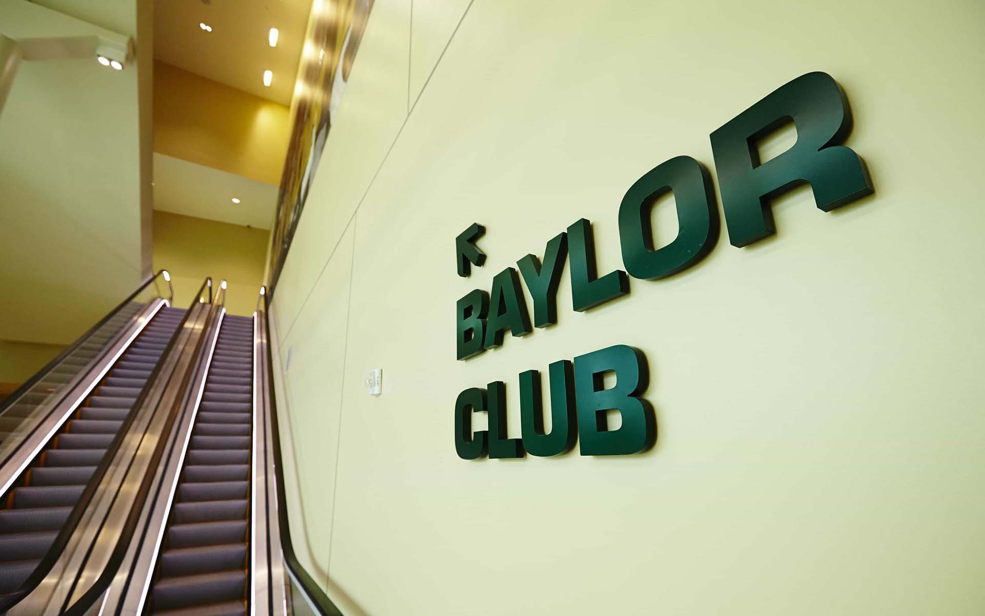 https://www.invitedclubs.com/globalassets/baylor-club/_images/photoshelter-2023/baylor_entrance_008_1920_1200.jpg