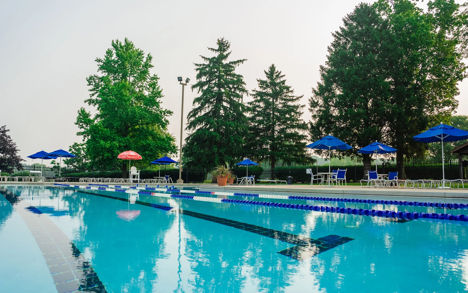 The outdoor pool - Columbia Athletic Clubs - Silver Lake